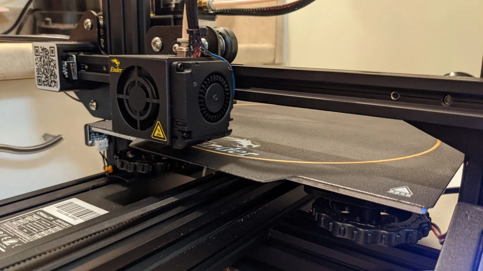 The print head and empty build plate of a desktop 3D printer.